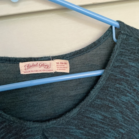 Woman’s top - Picture 3 of 5